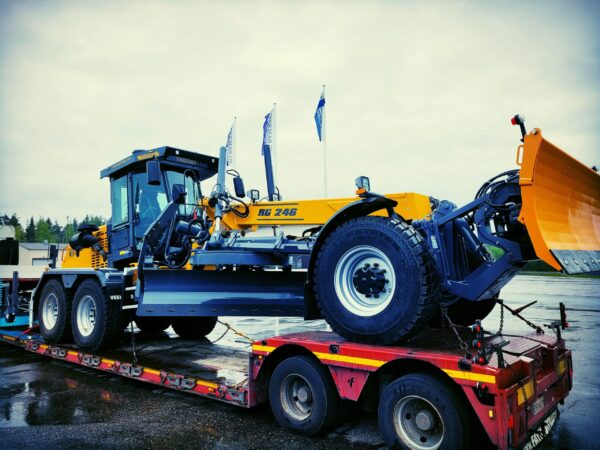 Uusi Veekmas RG 246 -tiehöylä ensi-esitellään Tiepäivillä Tampereella